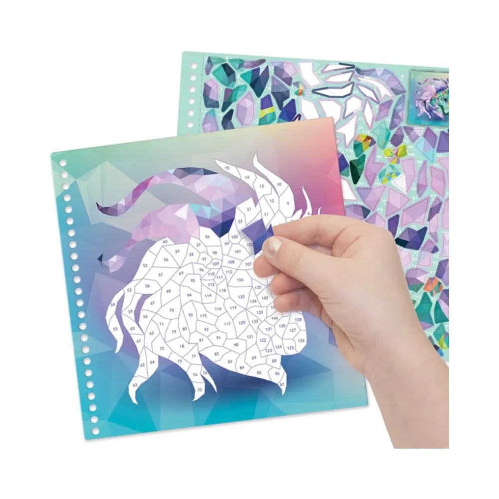 Eurekakids Tableau Créatif Stickers - pose des autocollants
