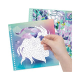 Eurekakids Tableau Créatif Stickers - pose des autocollants